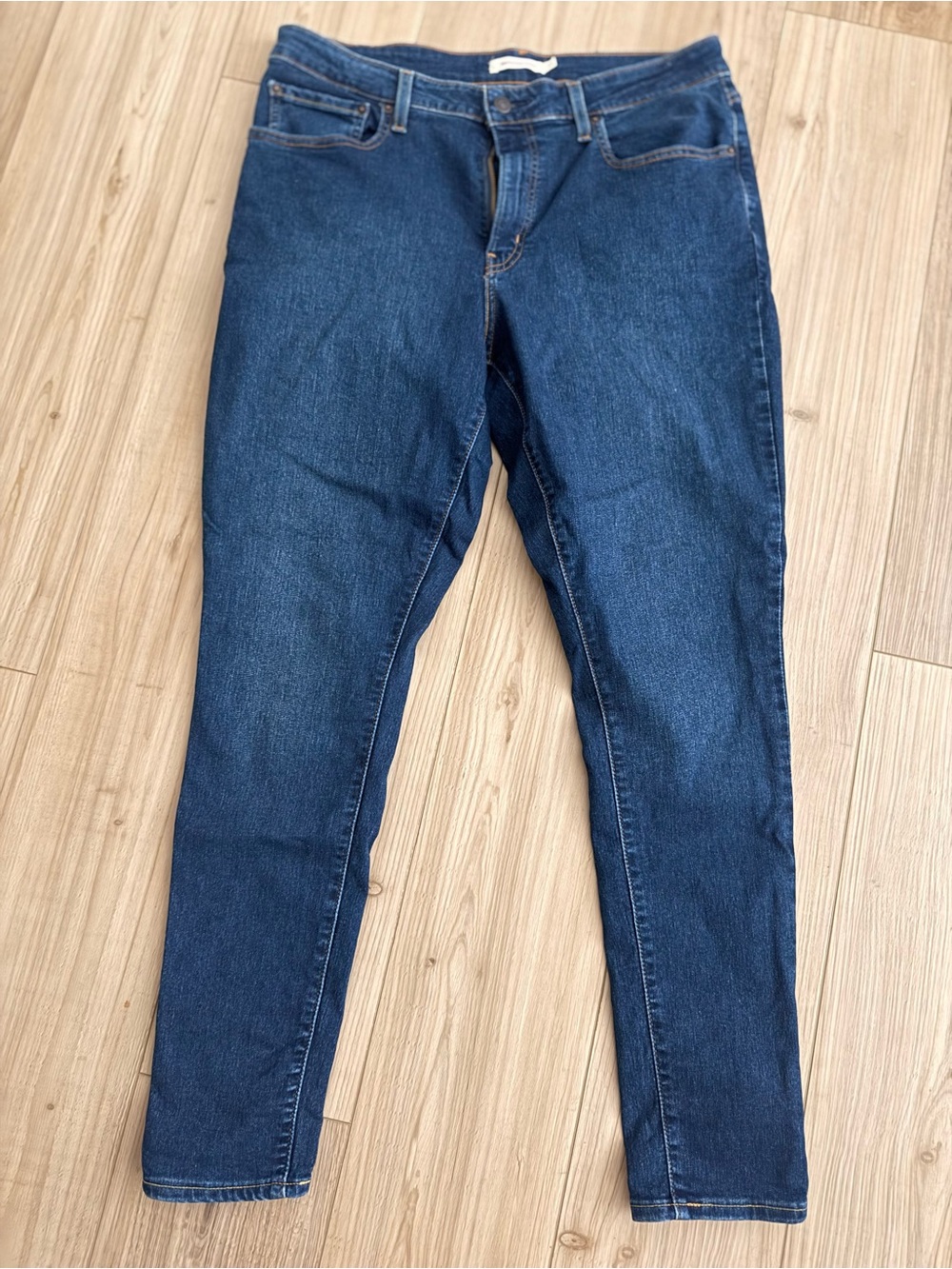 Levi High-Rise Women’s Skinny Jeans 33/30